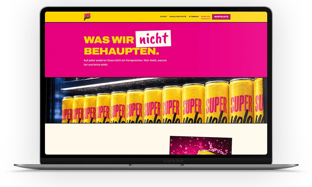 Superyolo Startseite mit Produktinszenierung im Regal
