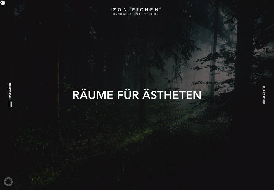 zon Eichen naturverbundenes Webdesign Startseite von zon Eichen mit Waldfoto und der Zeile Räume für Ästheten